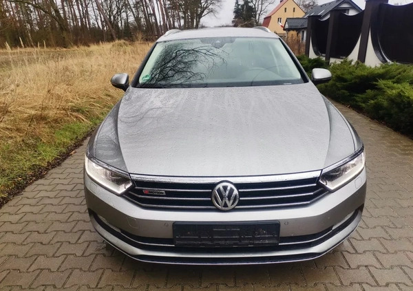 Volkswagen Passat cena 63999 przebieg: 245000, rok produkcji 2015 z Słubice małe 211